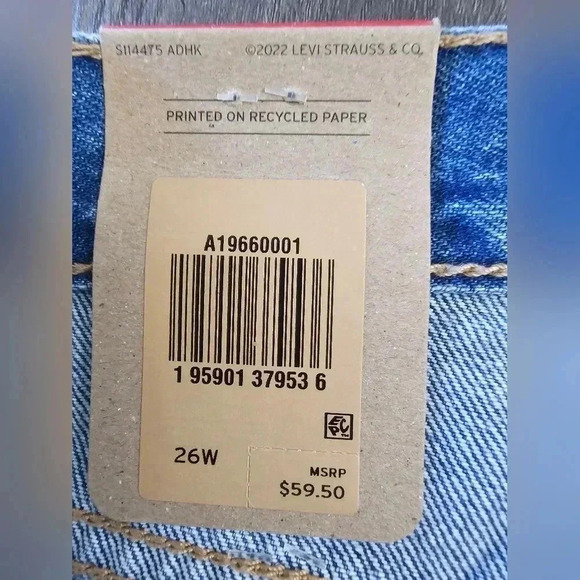 NWT Levi's High Waisted Mom Denim Shorts Size 26W - Picture 4 of 7